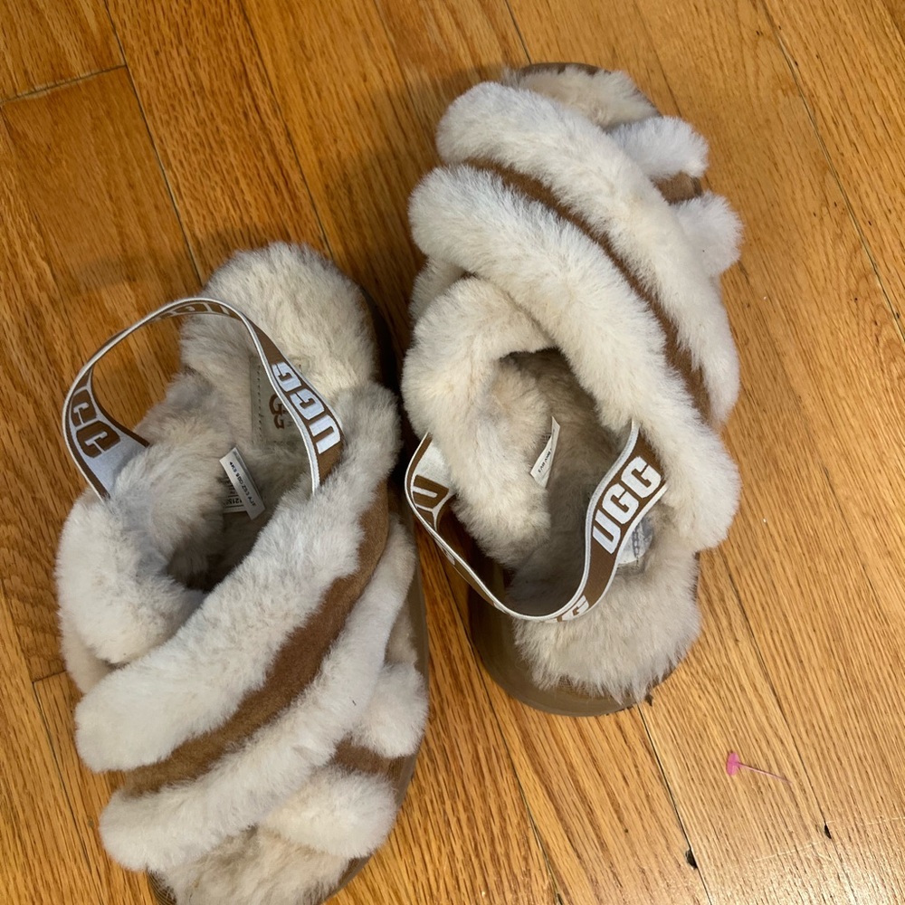 UGG Women's Disco Cross Slide slides in a cream and tan - Picture 2 of 6